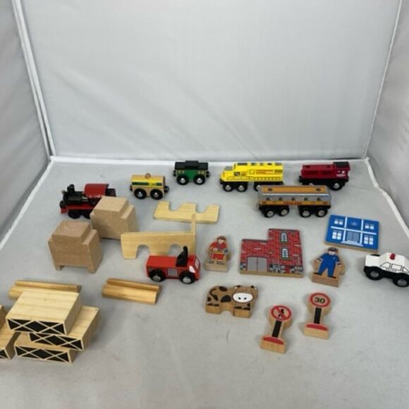 Wooden Train Action Set 25 Piece Lot 6 trains (4 engines and 2 trains cars) 2 ca - Picture 1 of 7